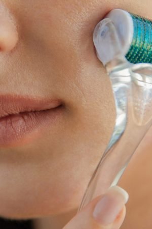 How to Use Face Derma Roller To Heal Wrinkles And Fine Lines?