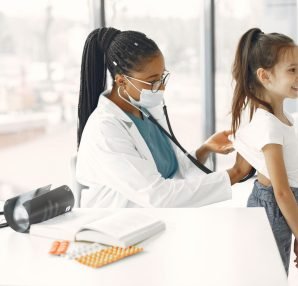 A female doctor gives a health check-up to a child in a bright clinic. — Rolling Hills Recovery Center: Empowering You to Liv